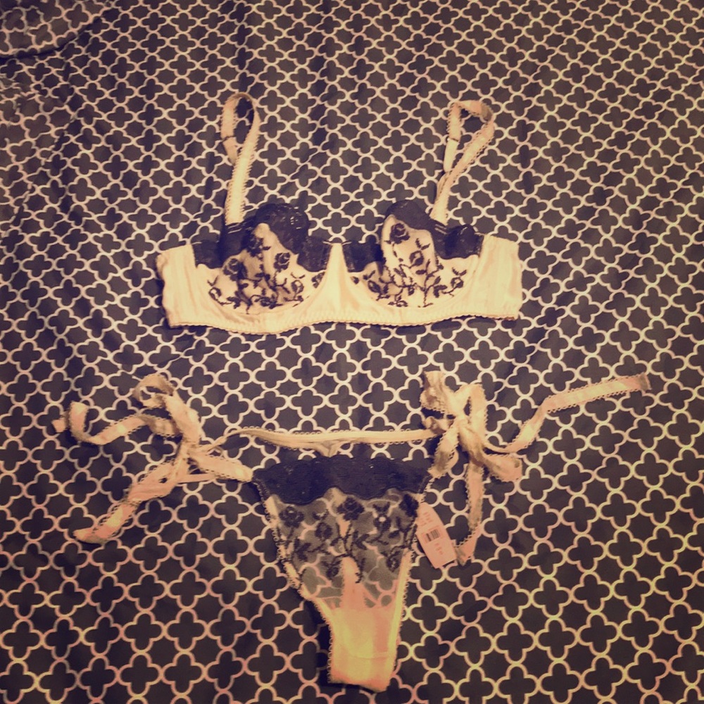 Small Victoria secret bra and panty set 34b